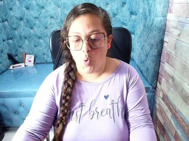 SaraThonson live cam on BongaCams