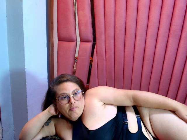SaraThonson live cam on BongaCams
