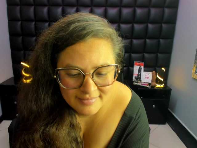 SaraThonson live cam on BongaCams