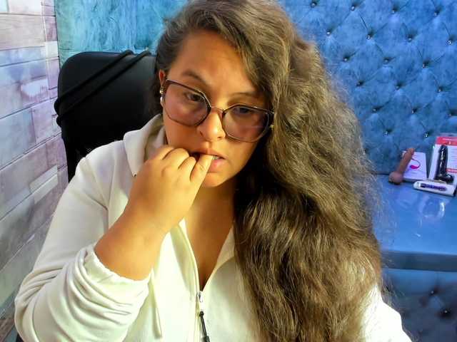 SaraThonson live cam on BongaCams