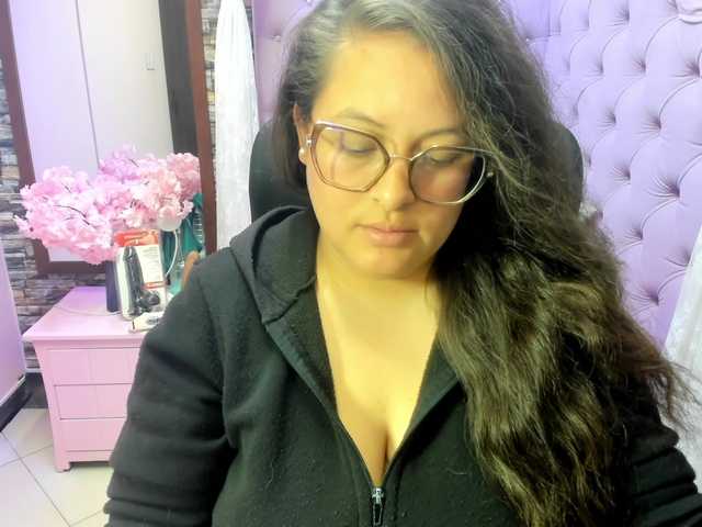 SaraThonson live cam on BongaCams