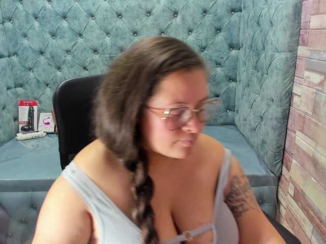 SaraThonson live cam on BongaCams