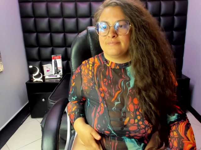 SaraThonson live cam on BongaCams