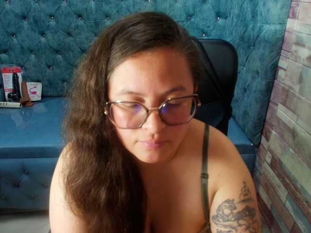 SaraThonson live cam on BongaCams
