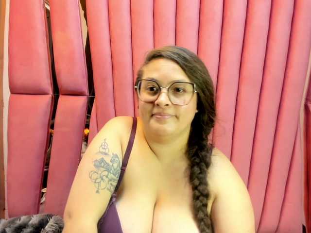 SaraThonson live cam on BongaCams