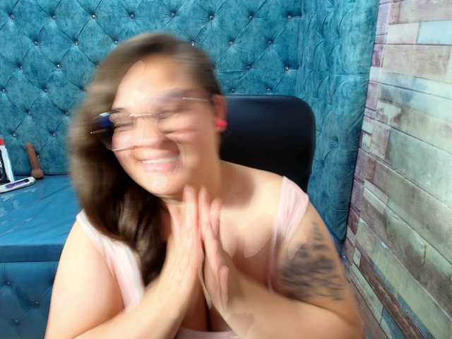 SaraThonson live cam on BongaCams