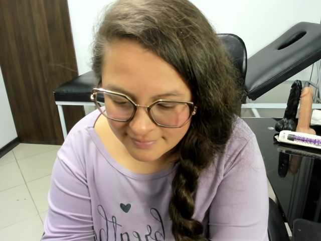 SaraThonson live cam on BongaCams