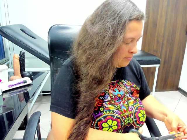 SaraThonson live cam on BongaCams