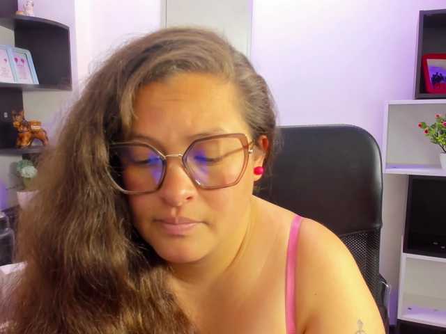 SaraThonson live webcam show