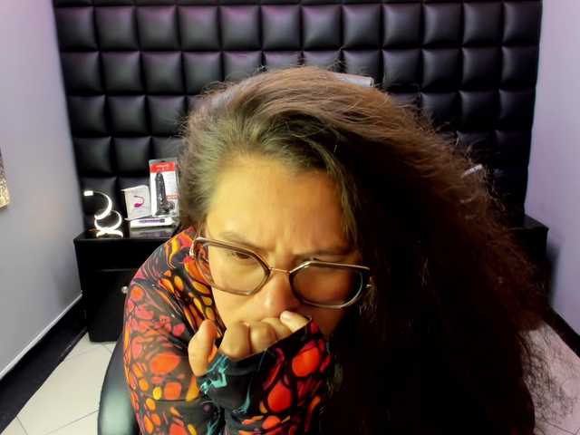 SaraThonson live webcam show
