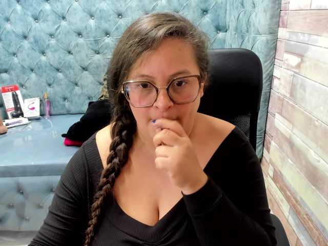 SaraThonson live cam on BongaCams