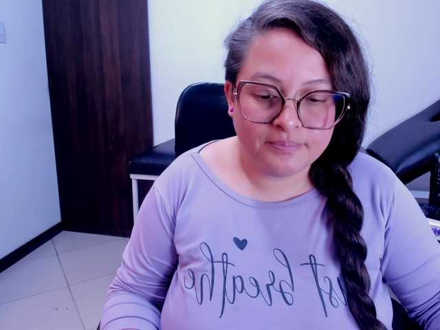 SaraThonson live cam preview