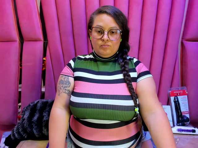 SaraThonson live cam on BongaCams