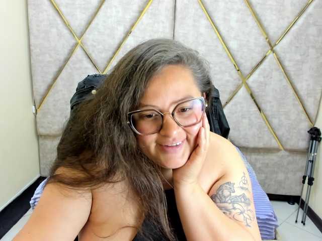 SaraThonson live cam on BongaCams