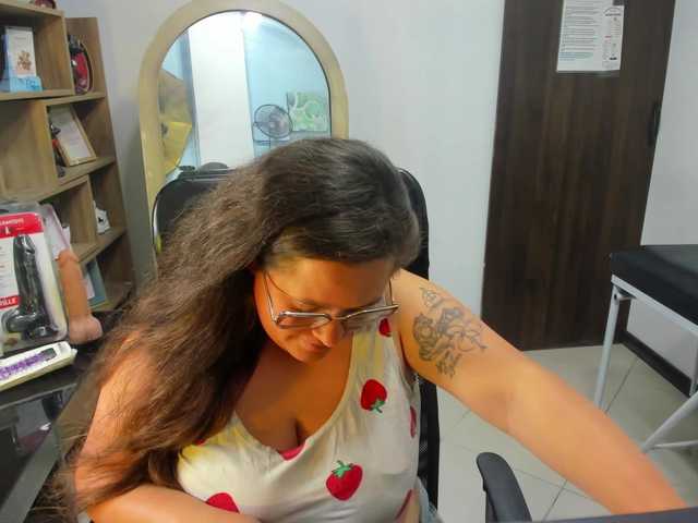 SaraThonson live cam on BongaCams