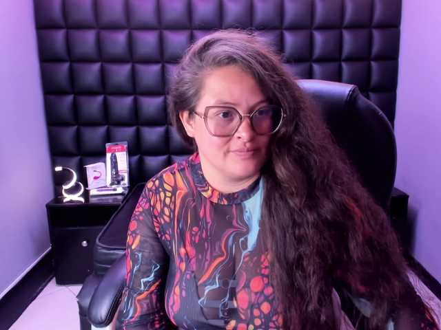 SaraThonson live webcam show