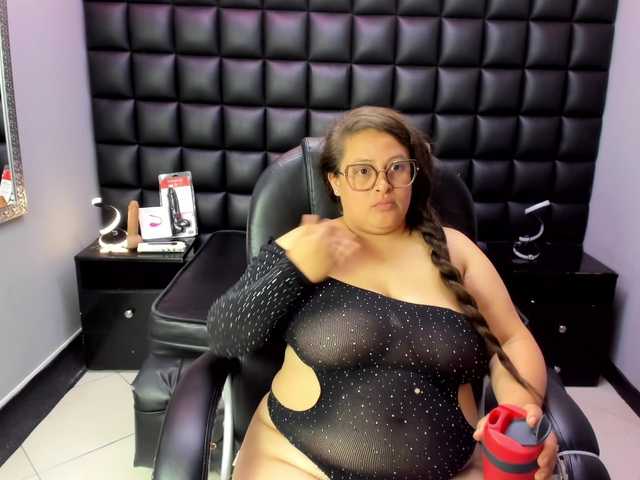 SaraThonson live webcam show
