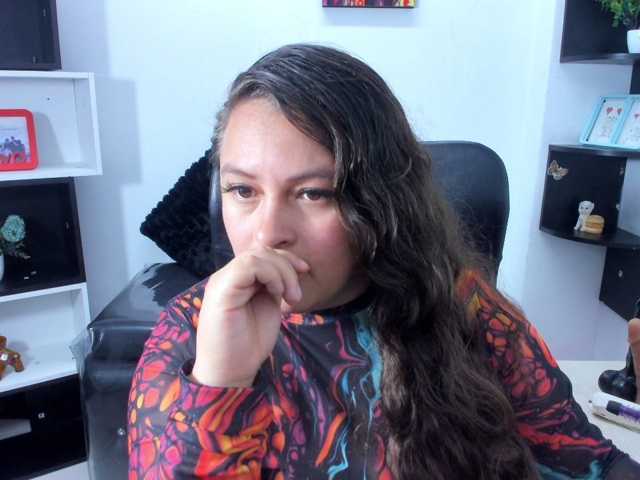 SaraThonson live cam on BongaCams