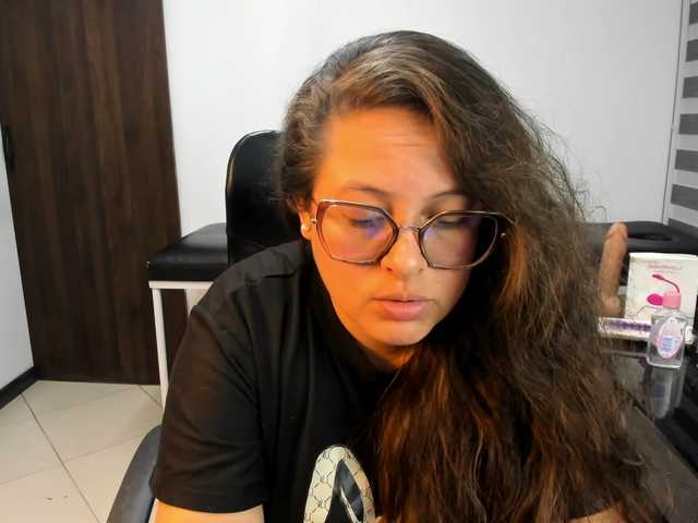SaraThonson live cam on BongaCams