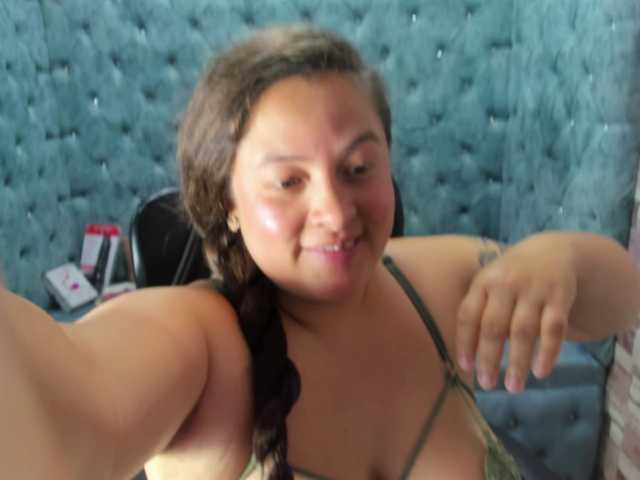 SaraThonson live cam on BongaCams