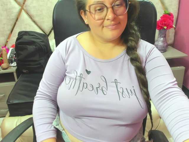 SaraThonson's BongaCams show and profile