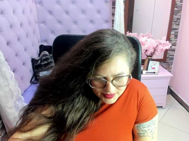 SaraThonson live cam on BongaCams