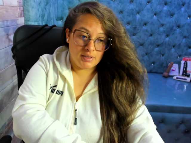 SaraThonson live cam on BongaCams