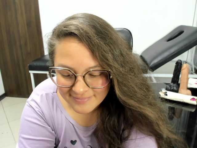 SaraThonson live cam on BongaCams
