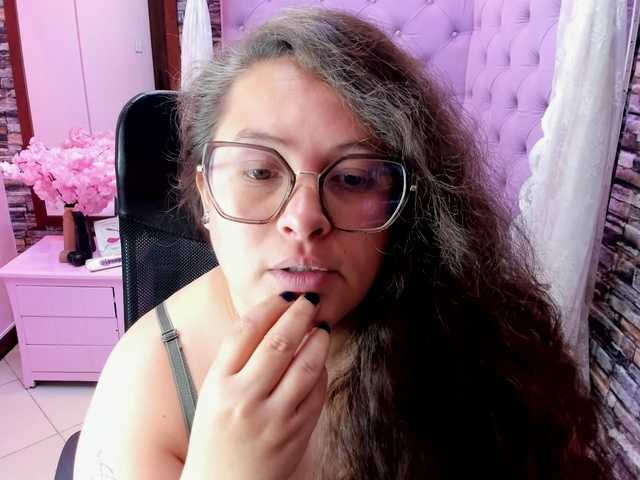 SaraThonson live cam on BongaCams