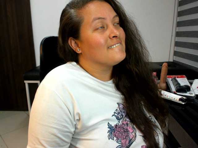 SaraThonson live cam on BongaCams