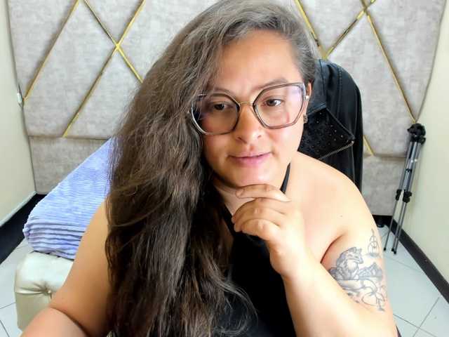 SaraThonson live cam on BongaCams