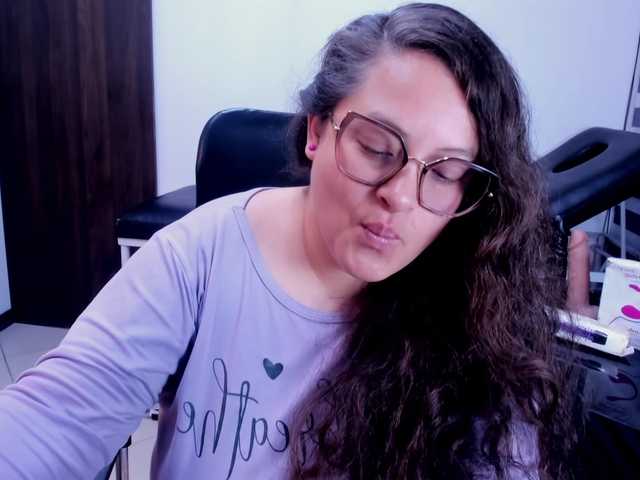 SaraThonson live cam on BongaCams