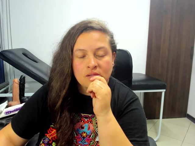 SaraThonson live cam on BongaCams