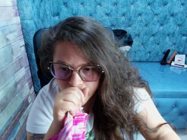 SaraThonson live cam on BongaCams