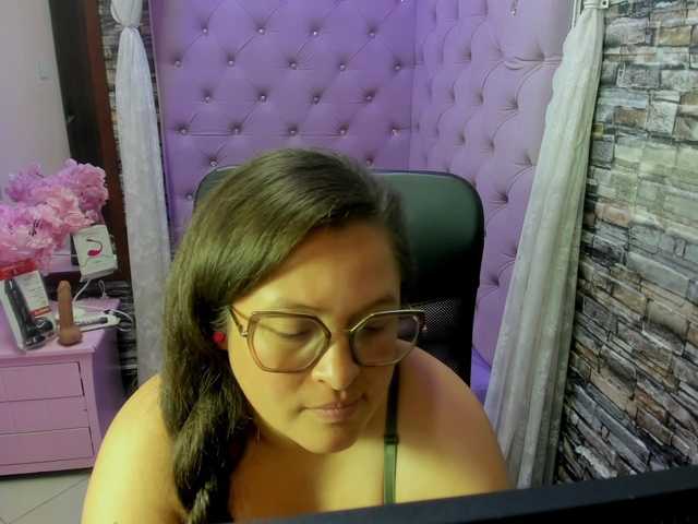 SaraThonson live cam on BongaCams