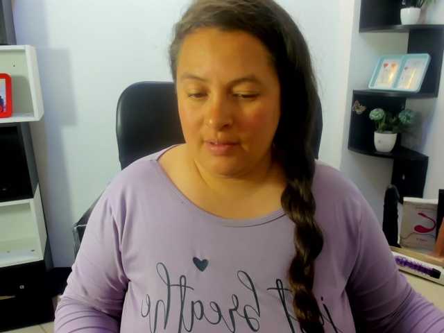 SaraThonson live cam on BongaCams