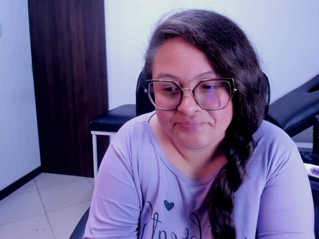 SaraThonson live cam preview