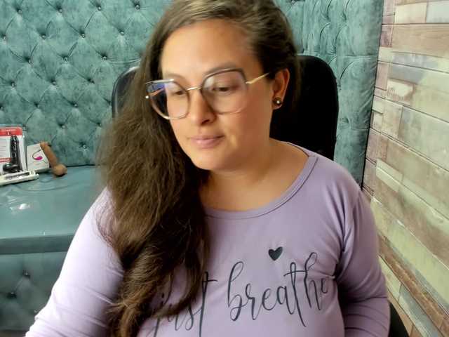 SaraThonson live cam on BongaCams