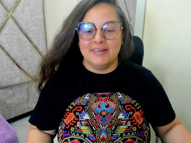 SaraThonson live cam on BongaCams