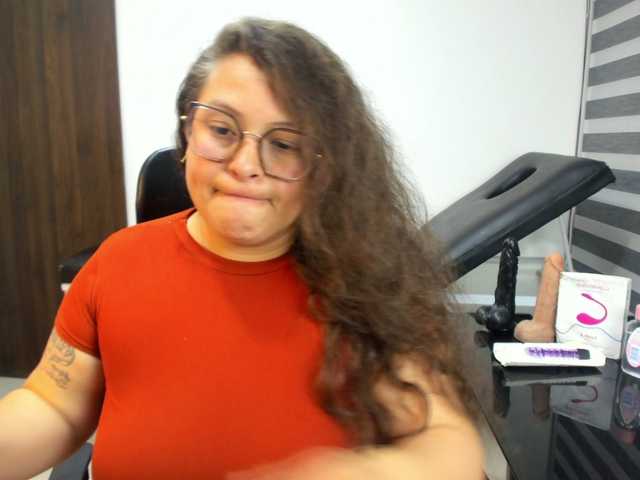 SaraThonson live cam on BongaCams