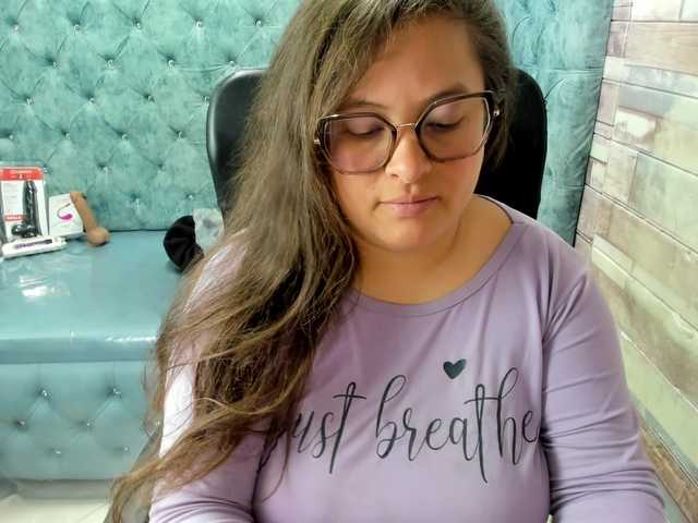 SaraThonson live cam on BongaCams