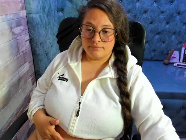 SaraThonson live cam on BongaCams