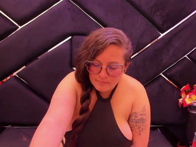 SaraThonson live cam on BongaCams