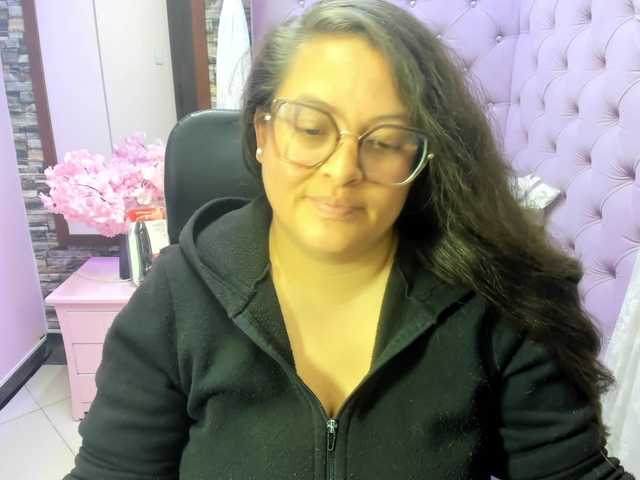 SaraThonson live cam on BongaCams