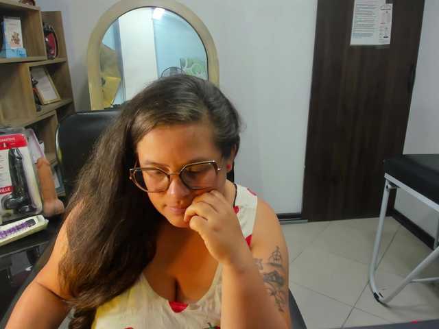 SaraThonson live cam on BongaCams