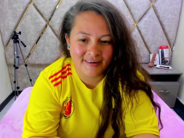 SaraThonson live cam on BongaCams
