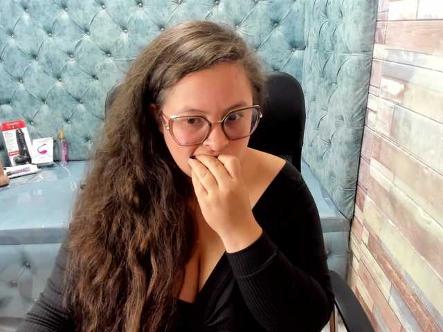 SaraThonson live cam on BongaCams