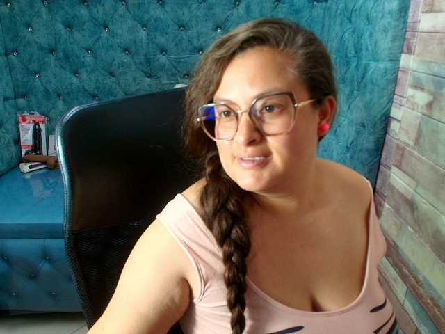 SaraThonson live cam on BongaCams