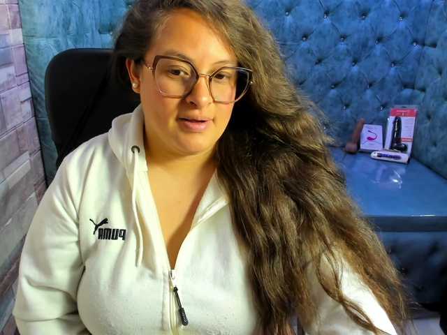 SaraThonson live cam on BongaCams