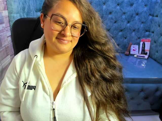 SaraThonson live cam on BongaCams